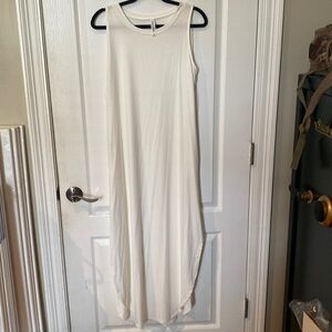 Zenana Sz M white Sleeveless crew neck maxi dress NWOT